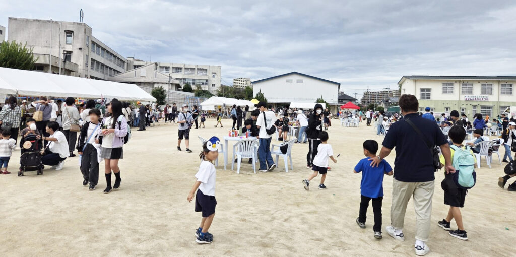 みはらふるさとまつりの賑わっている様子